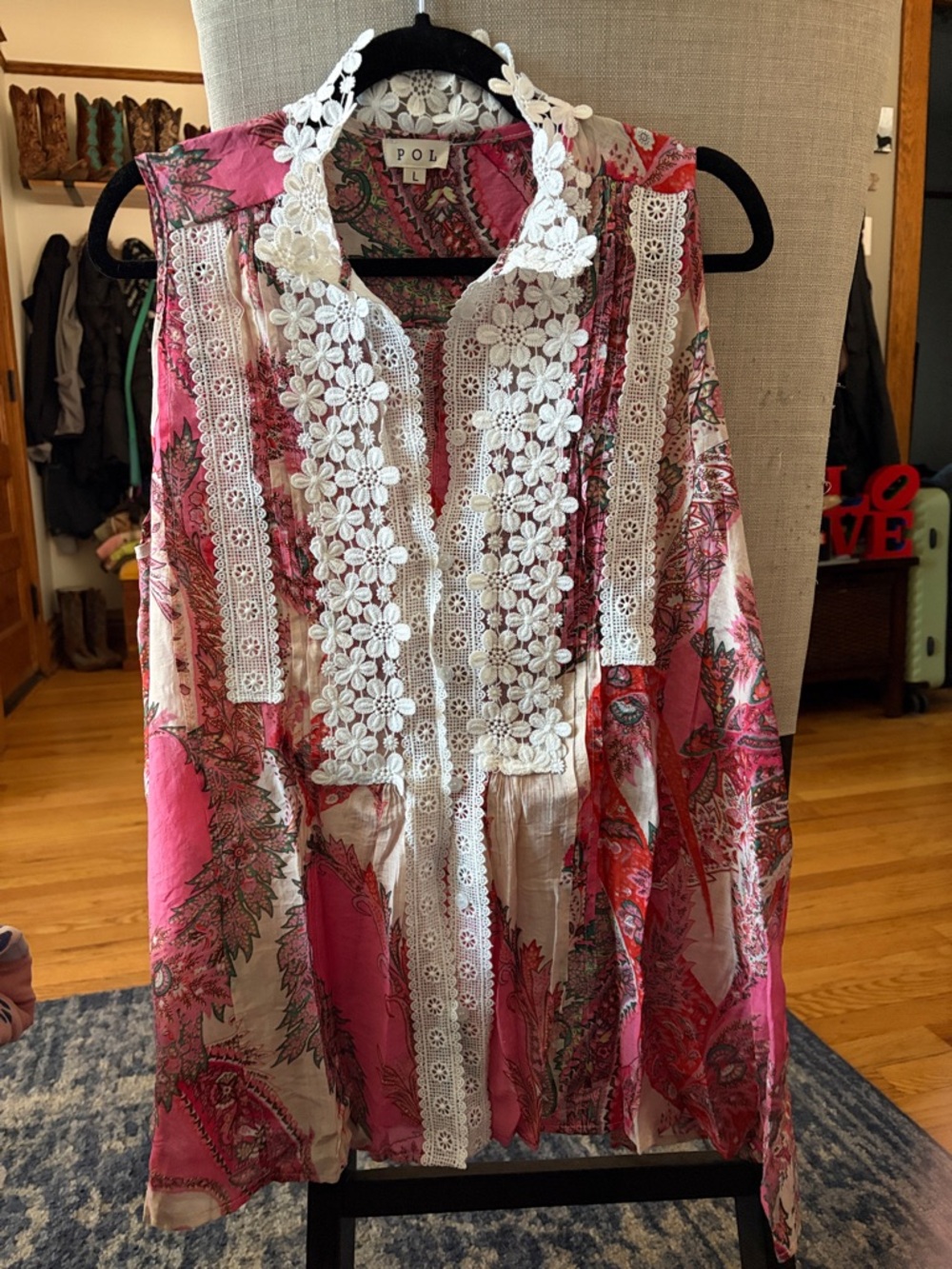 POL L, Pink floral with beautiful Lace-Trim Sleeveless Tunic. Never worn!!